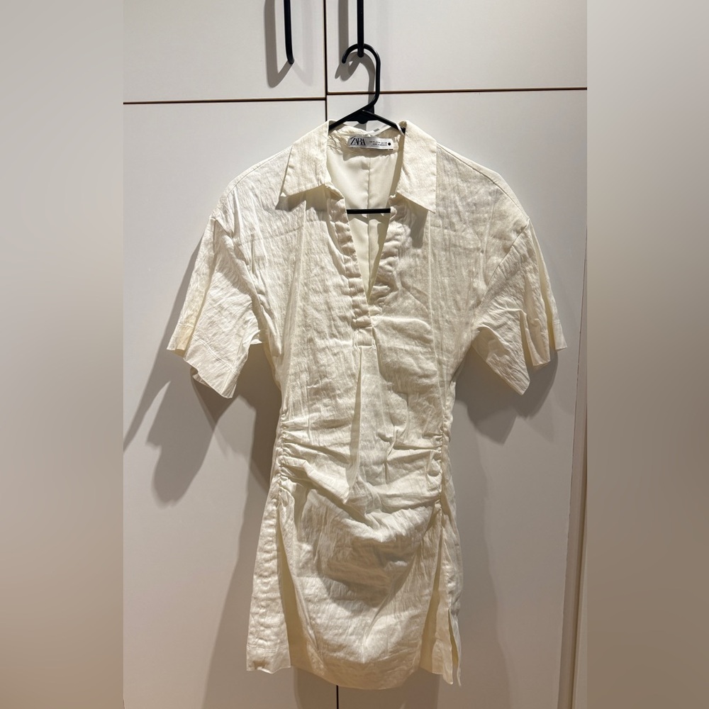 Zara Woman’s Off-White Casual Button Down Shirt